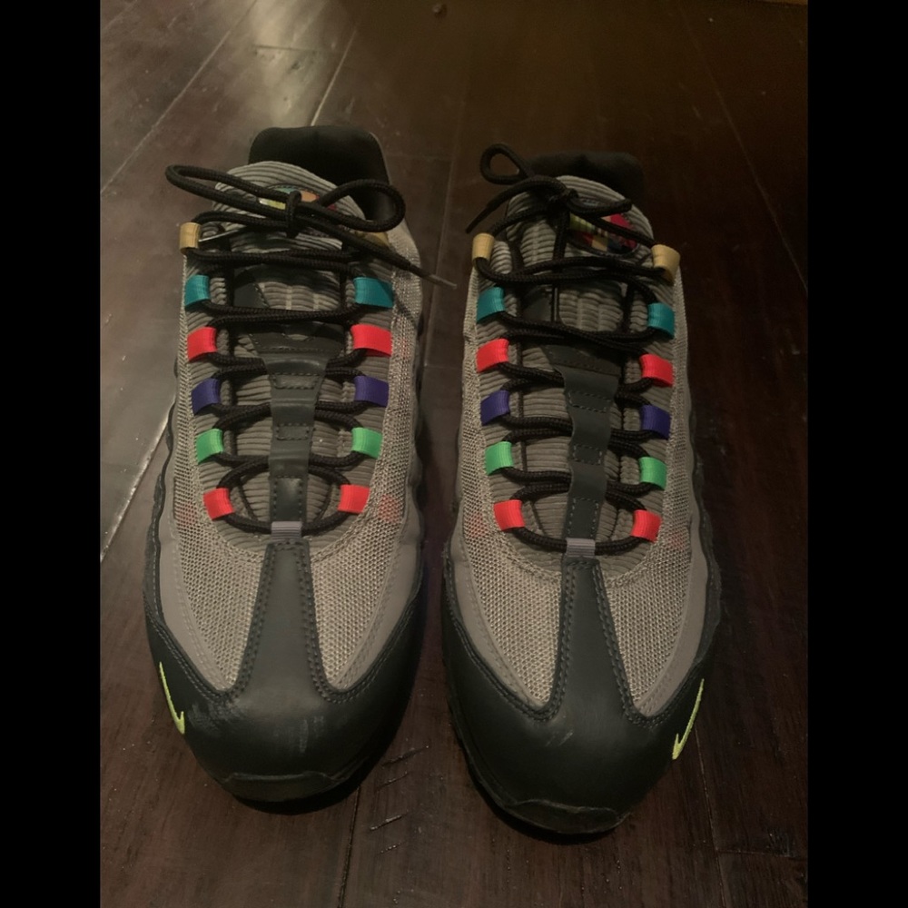 Nike air mens 11.5 very good condition some wear on the front as pictured